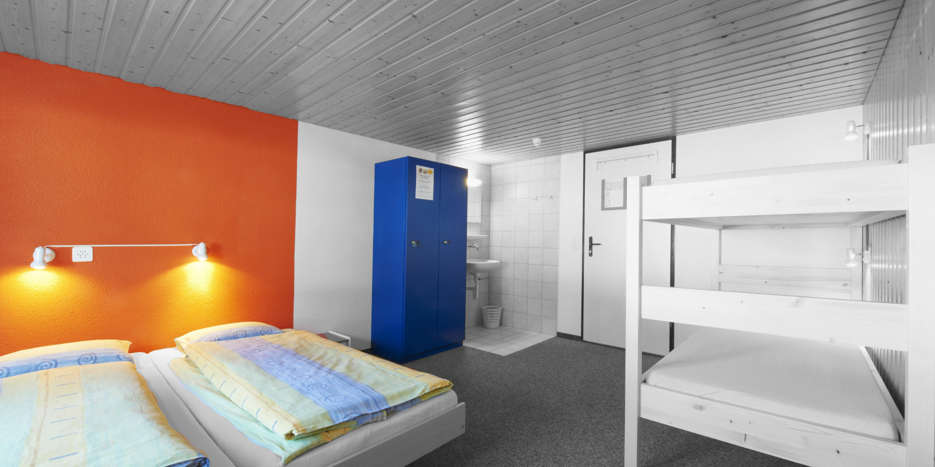 Хостел в мкд. Закон о хостелах в жилых домах. Несколько лет запрещены а хостелы и мини-гостиницы в живут в домах. Хозяин хостела. Хостел в жилом доме.