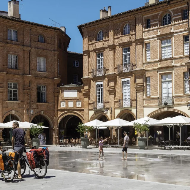 Europe, France, Occitanie, Midi-Pyrénées, Tarn-et-Garonne, Montauban, place Nationale,  // Europe, France, Occitanie, Midi-Pyrenees, Tarn-et-Garonne, Montauban, Nationale Place,